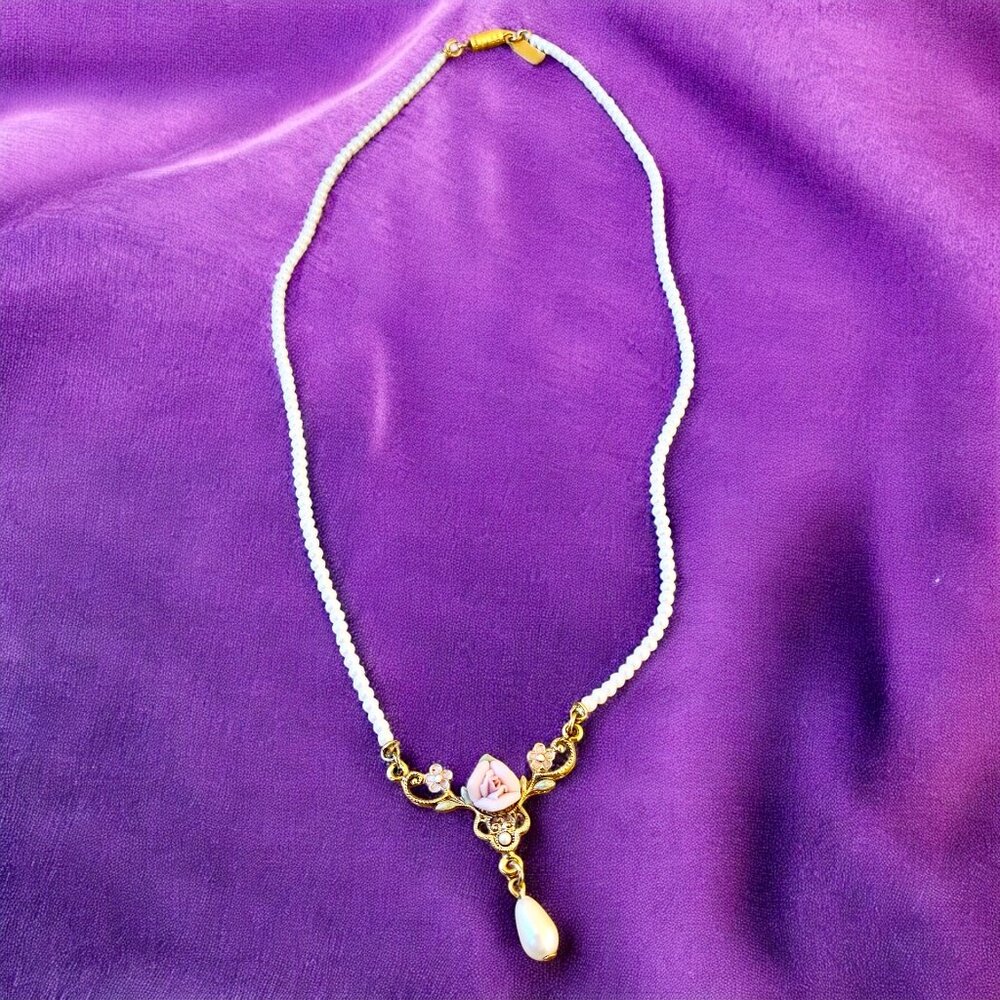Vintage 1928 Faux Pearl Porcelain Rose Beaded Necklace Gold Tone - Picture 4 of 9